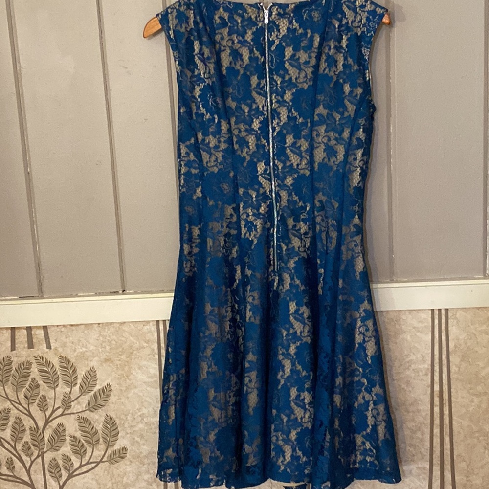 DANNY AND NICOLE beautiful blue lace sleeveless dress with slip size 8 - Picture 4 of 8